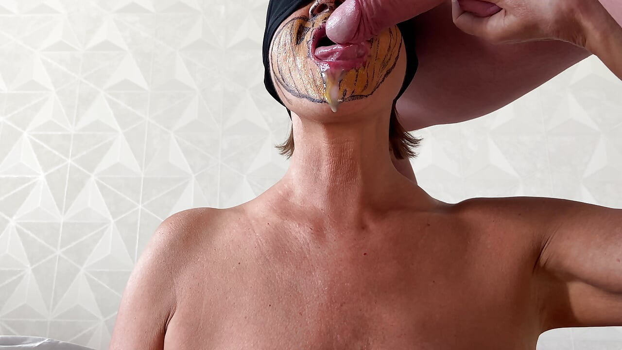Free use stepmoms mouth to unload all my sperm .