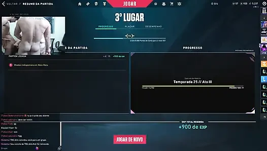 Oynuyor, onları sikiyorum