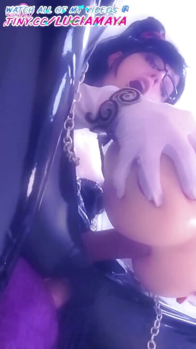 Sexy TS Bayonetta POV suger og knuller med sakte film 'witch time' rumpeknull og orgasme med sprut