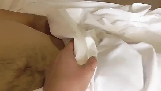 Macarena lewis bikin aku crot dua kali saat aku bangun tidur