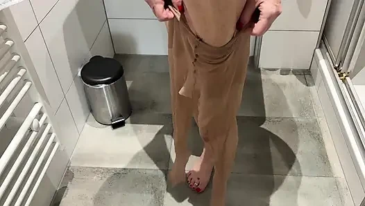 Mrs Mature Feet in big Granny Pants and Pantyhose 451