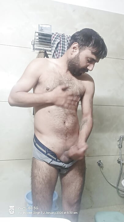 インドのラジャスタン系デシ男性が隣の警察官、叔父、パキスタン人、パキスタン人パパ、教師と一緒にシャワーとマスターベーションショーを楽しむ