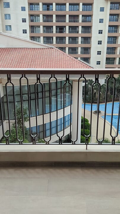 Another hotel window stroke