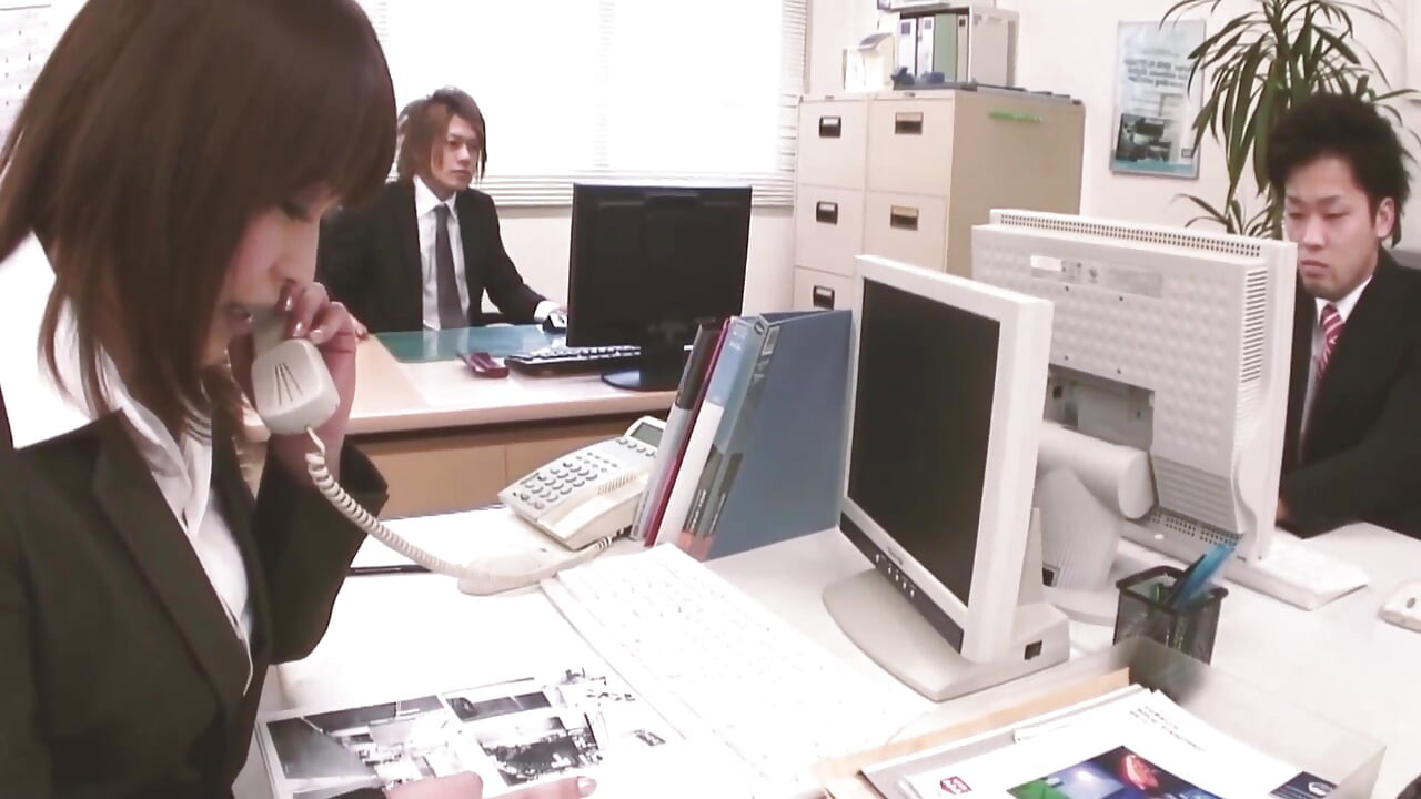 Beau Jap Sex Scene 3: Beautiful Busty Japanese Woman Masturbates in the Office Bathroom