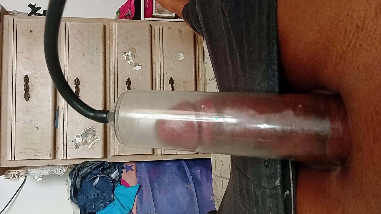 Bombeando meu pau para levar um pau gordo para meus amigos