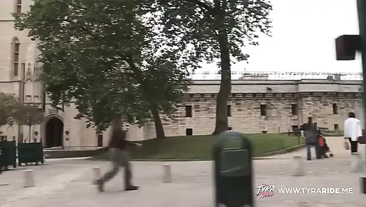 Çizmeli sarışın amatör yatakta tutkuyla biniyor ve emiyor
