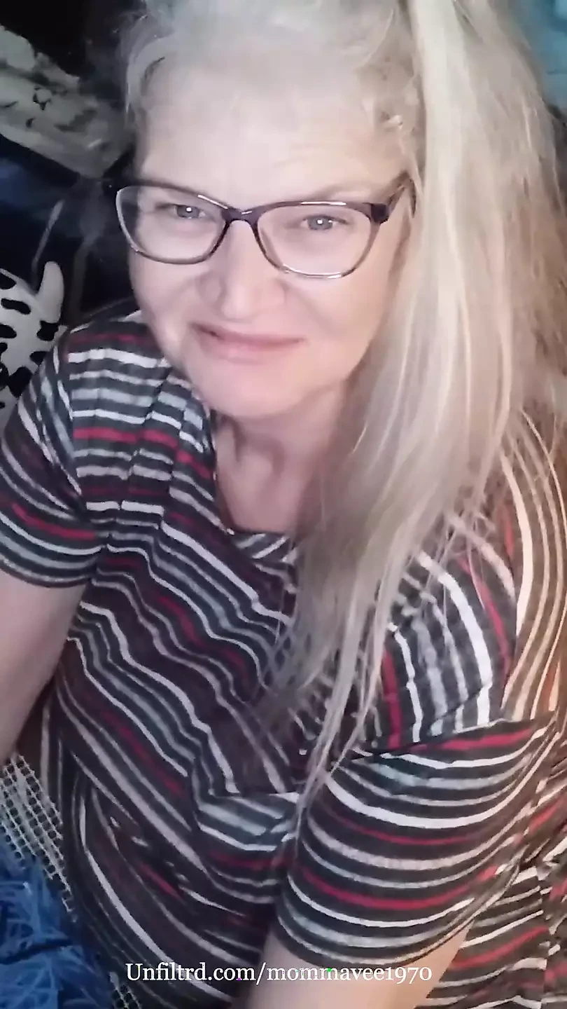 Hot MILF Masturbates Before Bed!