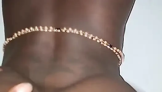 Kız arkadaşım Joss'u hamile kalmamak için prezervatifle sevişiyorum