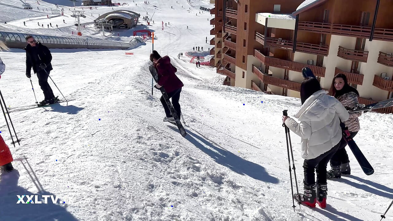 Sexo a três em um iglu