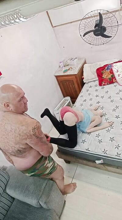 Tiuzao returns to make videos with her hot doll always for the crown