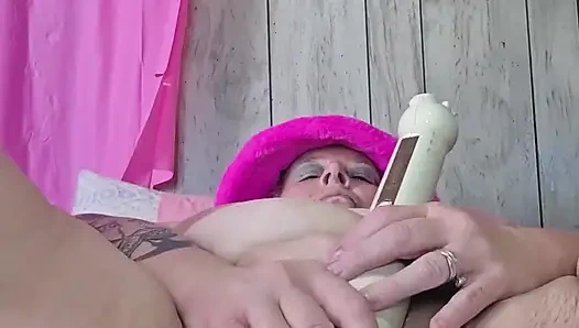 Küçük titreşim boşalması gereken edepsiz fahişe için yapmaz