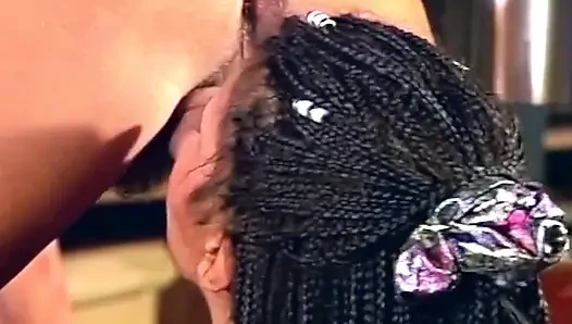 Cewek hot rambut cokelat dengan kepang lagi asik nyepong kontol sampai dicrot sperma hangat