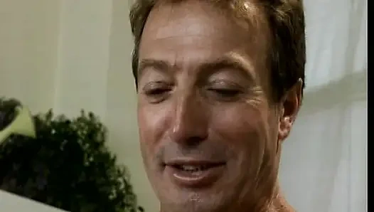 Sevimli Alman genç kız mutfakta sikiliyor