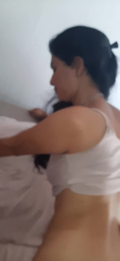 Vanessinha Me Chamou Pro Sofa Então Ela Estava Totalmente Pelada Na Minha Frente De Costas