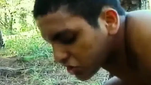 Cewek imut hot lagi asik nikmatin memek beceknya dientot habis-habisan sama tiang besar