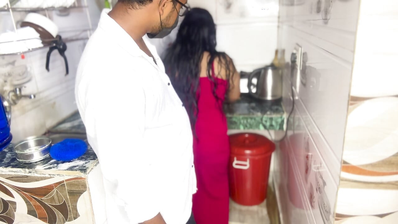 Hermanastra follada duro por hermanastro en la noche
