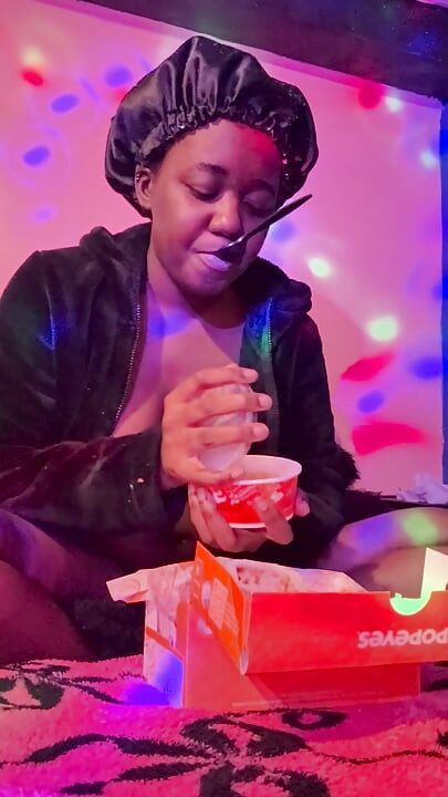 Comendo POPEYES Mukbang
