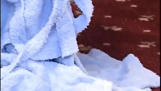 Büyük götlü sarışın güzellik götten sikiliyor
