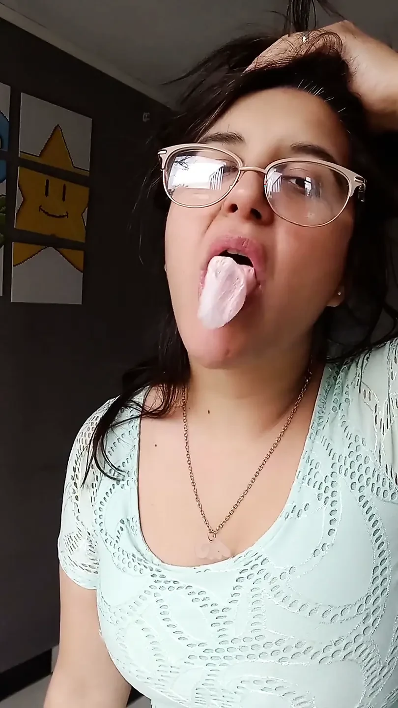 Bubblegum Close up Chew & Blow - Bunny Looner