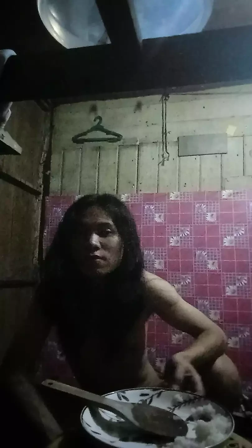 Mag jajakol nanaman sa loob ng kwarto ko kasi nag iisa lang