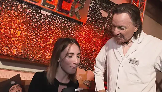 Alkol Ve Azgın Sarışınlarla Çifte Penetrasyon Seks Partisi