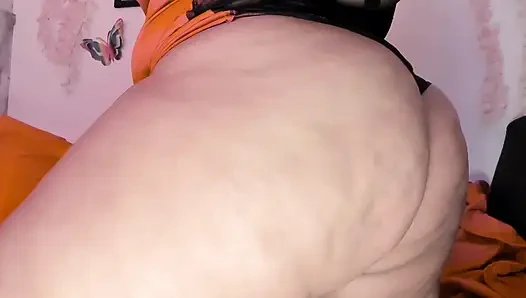 Twerking BBW: XL ass shaking and clapping