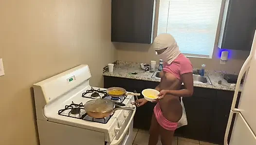 Hot babe naked making breakfast for her boyfriend m