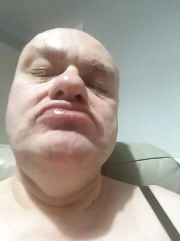 Solo gay crossdresser