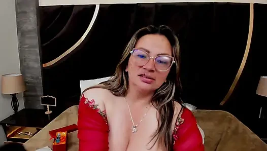 Göğüslerimle oynarken odamda beni gözetle