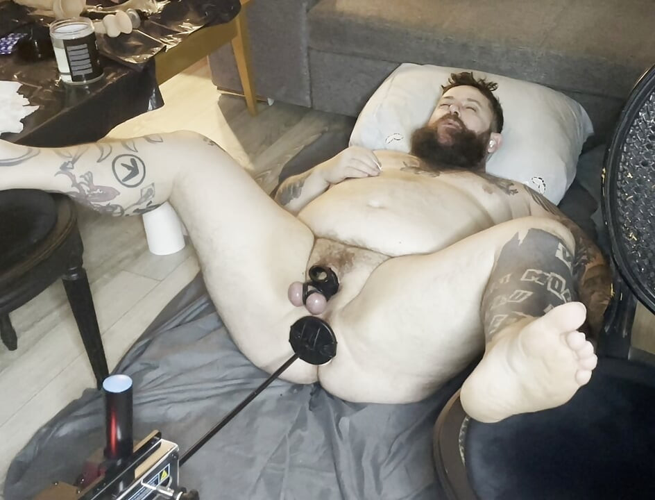 Fuck machine fucks my big ass in missionary big orgasm