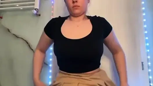 Squirting in nahaufnahme und enge muschi mit jucielussie fingern