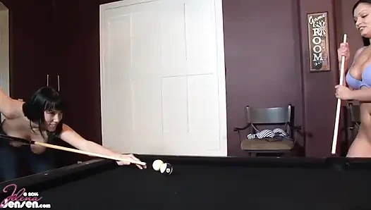Lass uns strip-pool spielen! Jelena Jensen und Aria giovanni!