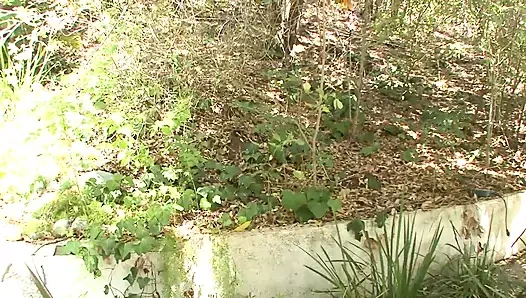 Taze amcık Zoey Nixon kahverengi saçlı bir sürtük içinde sikiliyor