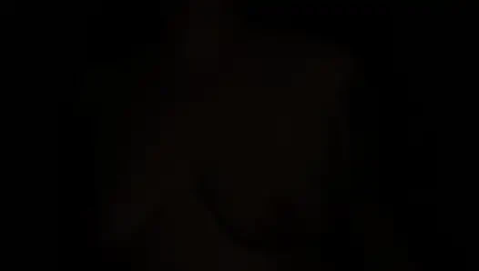 Bir ışık gösterisiyle bu duşa girme yolumu buldum. İlk çekime hazırken her santimine sürtündümü görmek için bana katıl
