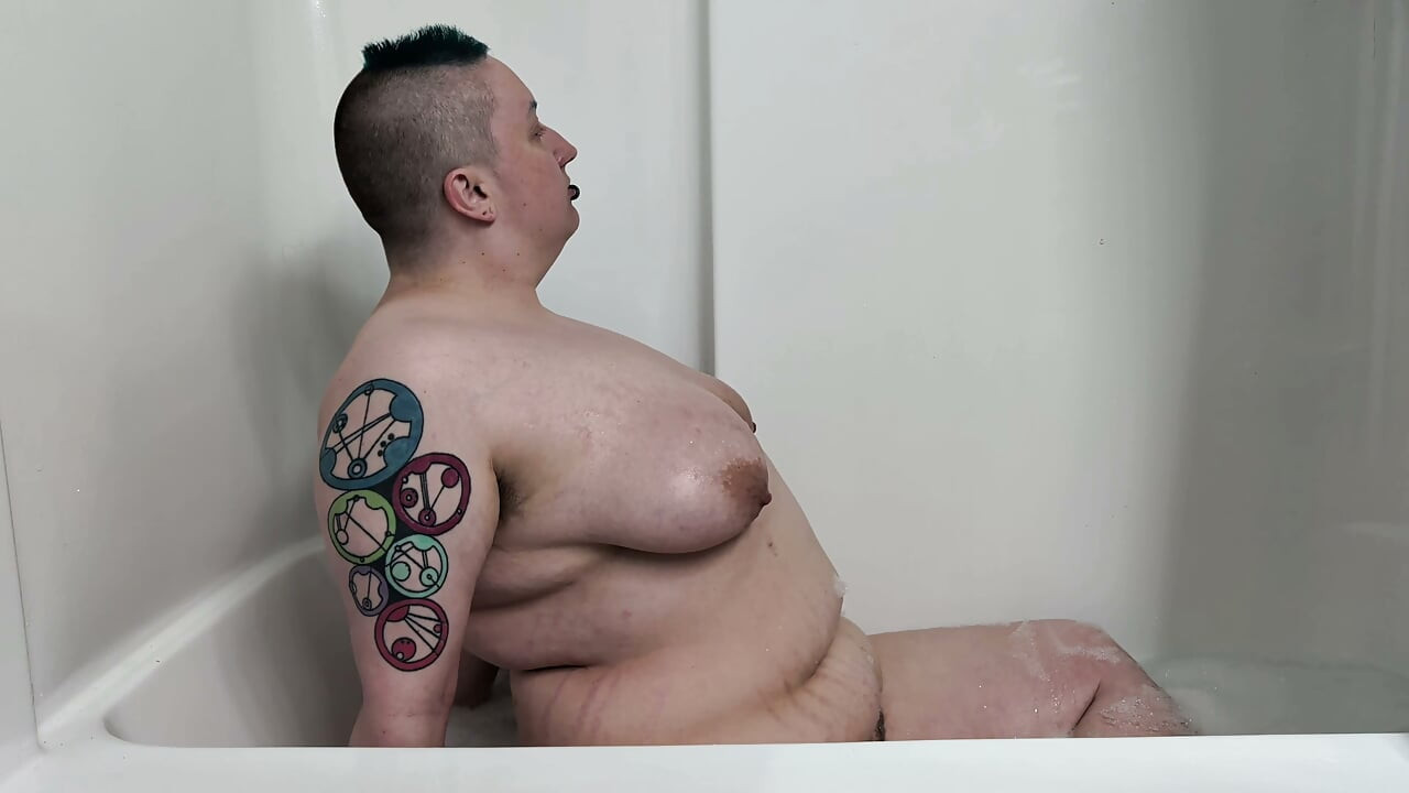 Get ready with Keeno666 while I take a bath
