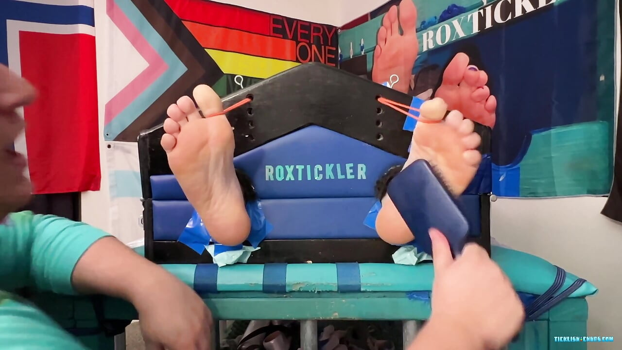 Dlakavi Ryan dobiva dobru škakljanju