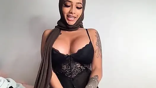 Hijabi Solo szene mit BBC-dildo