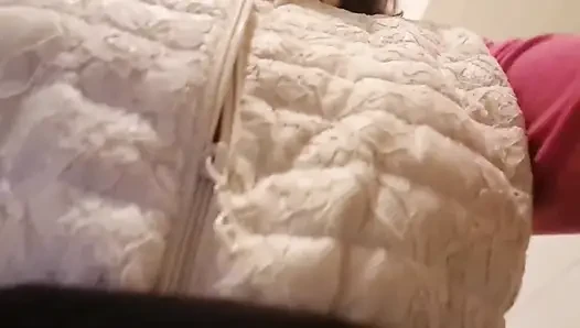 Güzel sidik dükkanlarda ve umumi tuvalette striptiz yapıyor süper seksi mega derleme