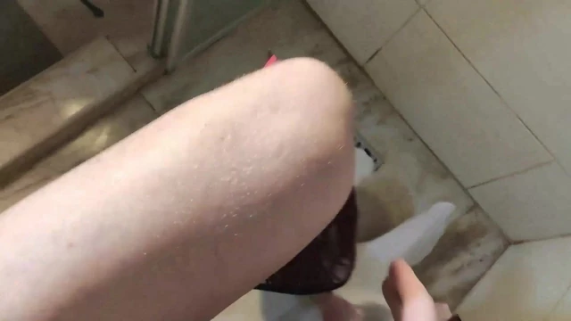 Nina piss 2