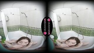 Menina nua com tesão Alexa Mills chupa pau e fode no banheiro em VR.