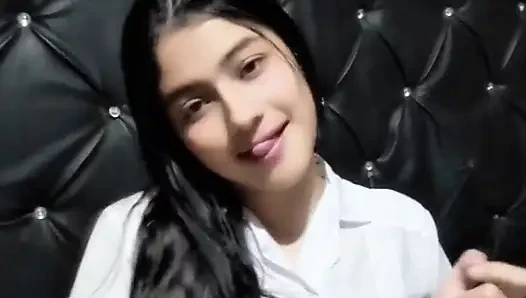 Üvey annenin vahşi döllenmesi yatak odasını sallıyor