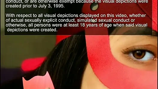 nur deine süße schülerin ganz pink, frech für dich, spielst mit ihren möpsen, mund tropft und masturbation, spiel mit ihrem dildo