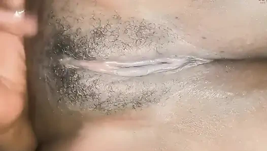 Lagi asik mainin memeknya