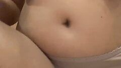 गर्लफ्रेंड कपड़े बदलते हुए पकड़ी गई - सेक्सी बड़े स्तन और नई पादोसन की गांड