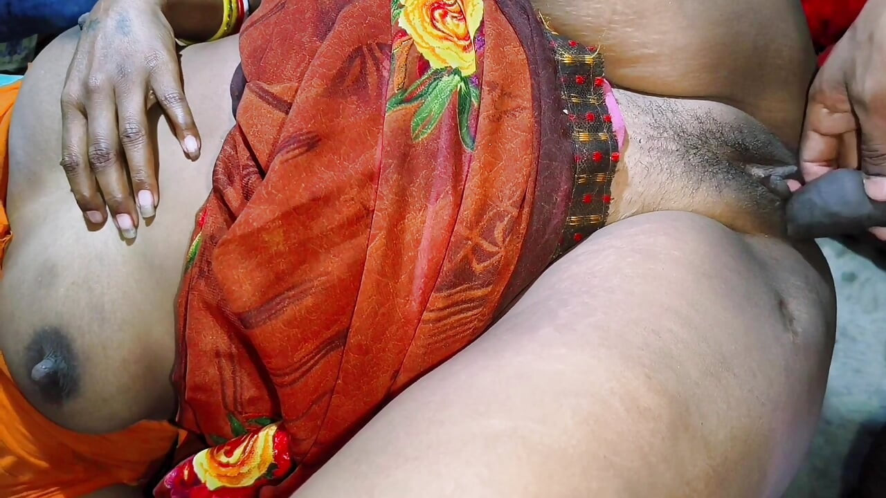 Daddy Suman mummy ko chudai kar ke lund ka pani chut me gira diye.indian girlfriend ko boyfriend ne bedroom me hard fucking kiya