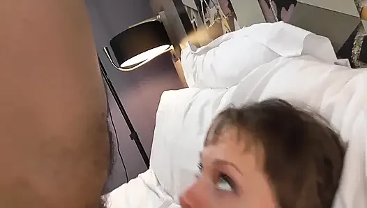 Victoria Wet erwischt mich, wenn ich wichse und mir dann ihre nasse muschi gebe