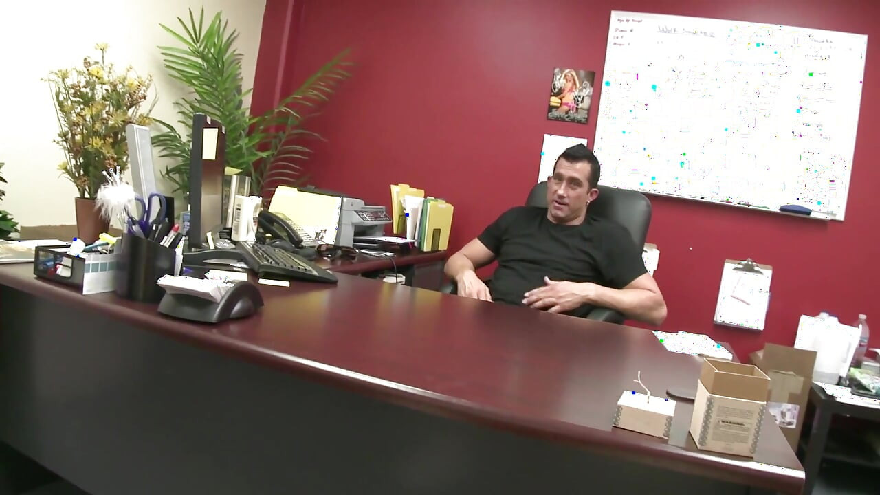 Slatka devojka se skida i jebe se