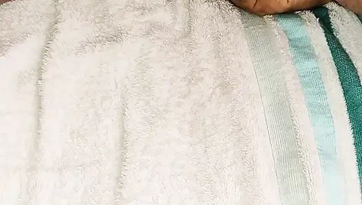 Hiyunamei suka pamer memek di kamar