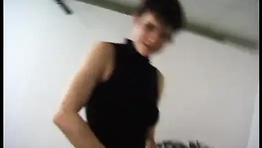 Küçük memeli esmer klasik sürtük zevkli bir sakso çekiyor