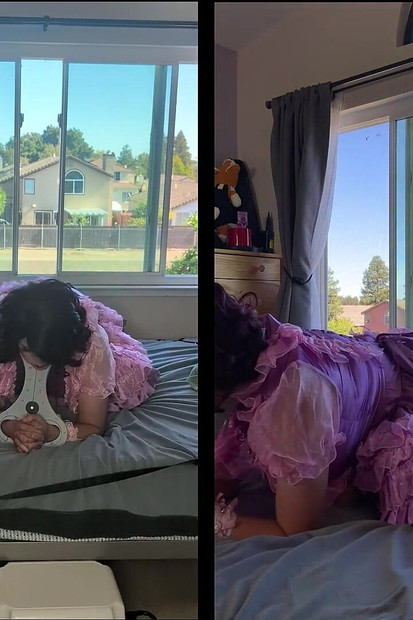 ピンクのサテンのシシーメイドがロックされたままセックスドールのおもちゃに乗っている